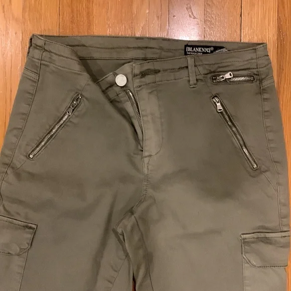 BLANKNYC Women's The Reade Crop Olive Ankle-Zip Skinny Cargo Jeans, Size 29 - Picture 4 of 8